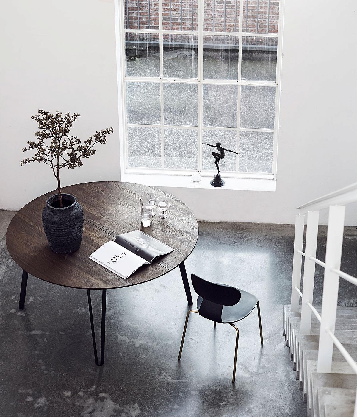 Dining table Space Smoked Ø120